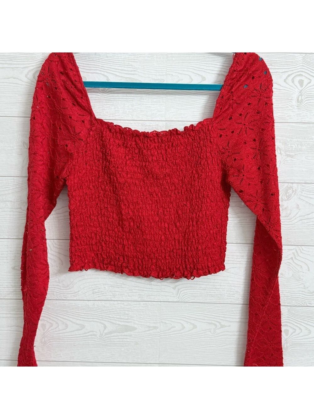 Mi Ami Women’s Red Lace Long Sleeve Crop Top. Size L